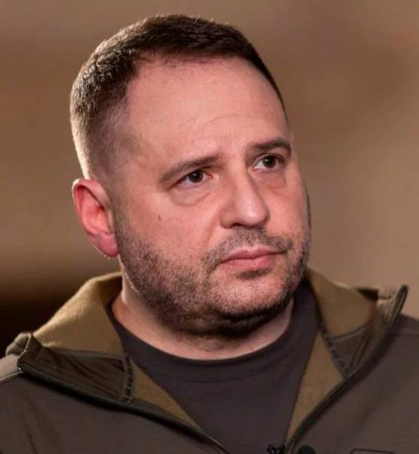 Who is Andriy Yermak, Zelenskys right-hand man, head of the Ukrainain Peace negotiating team and head of the "Presidential office?" 

Well, he's a textbook example of how nepotism and corruption have been poisoning Ukraine. He’s Zelensky’s longtime friend from the entertainment