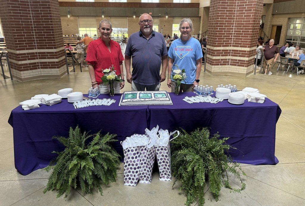 EHSGoCats's tweet image. Congratulations to Mrs. Aprile Richardson, Mr. Rob Kloap, and Mrs. Geni Smith on their retirement from El Dorado High School. The number of students impacted is countless! Here's to a new, fun chapter!
