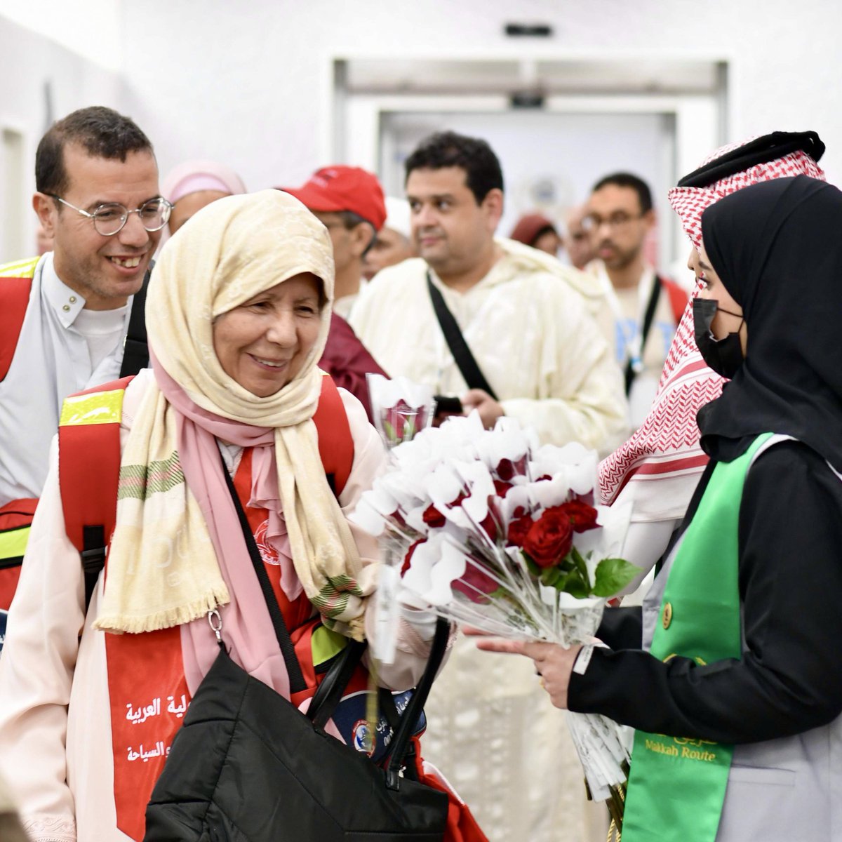 fahadbuliheshi's tweet photo. في موسم الحج، تتكامل الخدمات وتتضافر الجهود في #المدينة_المنورة لاستقبال #ضيوف_الرحمن، انطلاقًا من نهج الدولة المبارك - أيدها الله - في خدمة الحرمين الشريفين ورعاية قاصديهما.
مرحبًا بحجاج بيت الله الحرام في طيبة الطيبة.

#رؤية_السعودية_2030 https://t.co/gjPY0arl6H