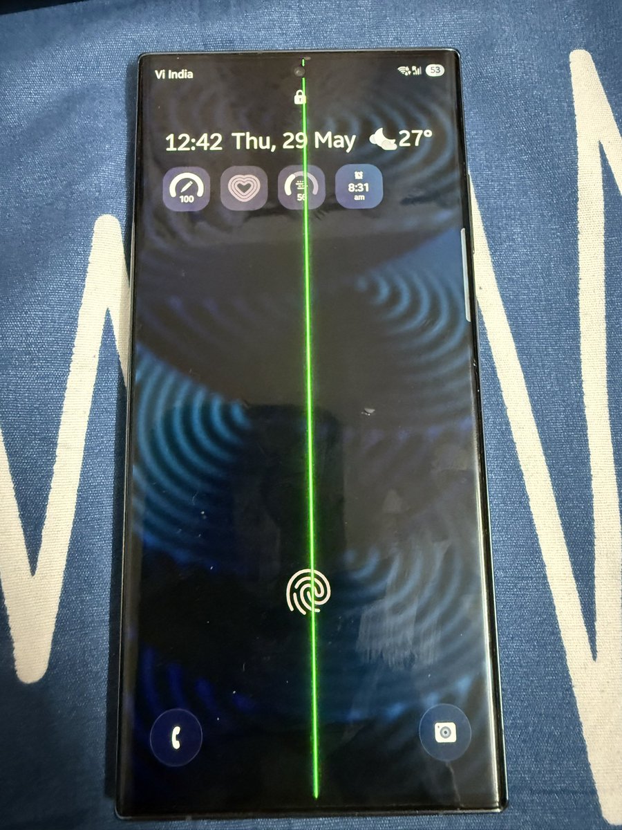 shah__arpit's tweet photo. Last week I tweeted about my friend @sunbeck23 facing this issue on his S22 Plus and today after updating my S23 Ultra, I’ve faced this pathetic green line issue. What are your thoughts on this @SamsungIndia @SamsungMobile 

FYR @tarunvats33 https://t.co/WyiGBB9urJ