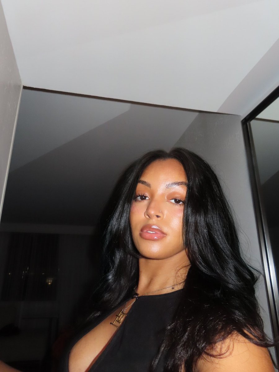 Vivia Chí tweet media