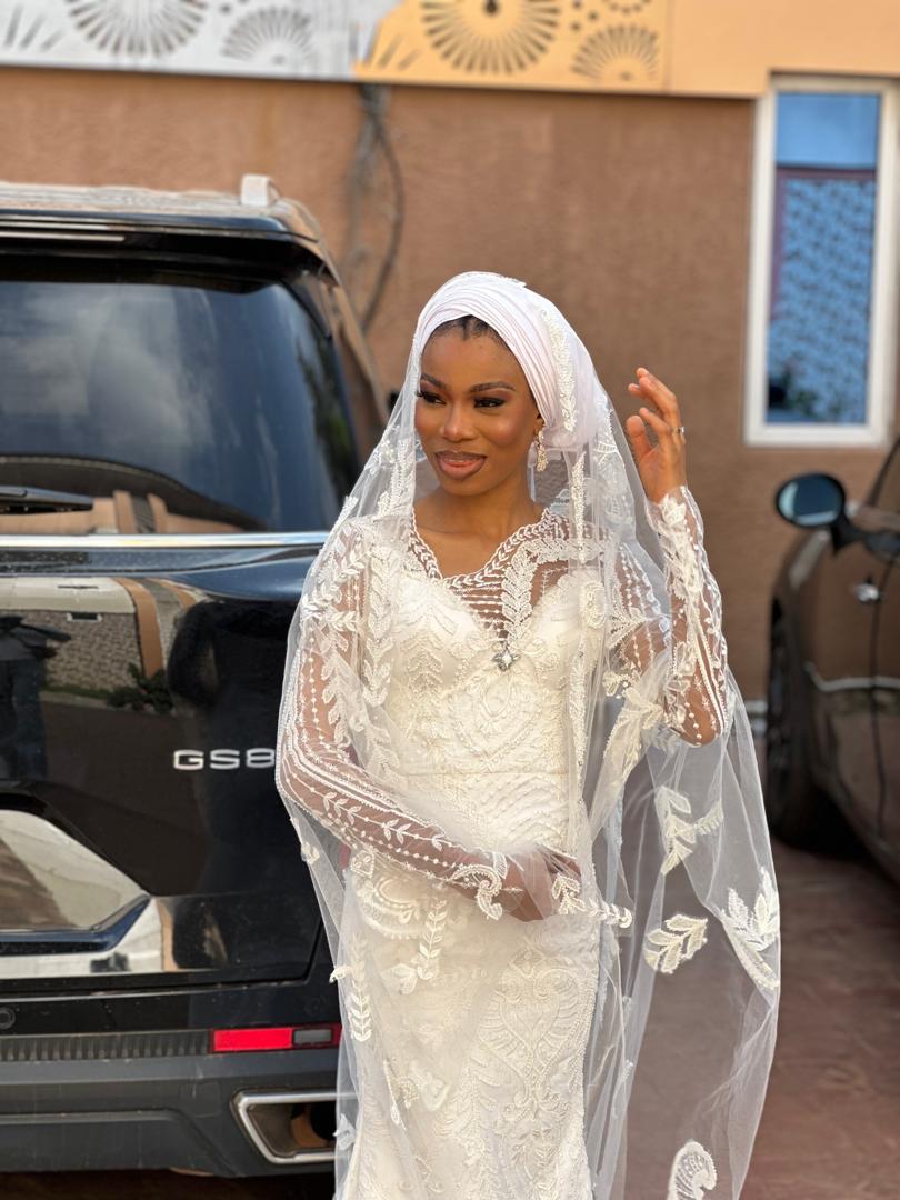 QueenMahmudah's tweet image. Alhamdulilai Robil halamin
This is a dream come through for me ✂️ been a lover of fashion designing since 2017 and now Allah has done it and I can't be thankful enough .
A certified Fashion designer
I made my dress 💯
BIO updated ✔️