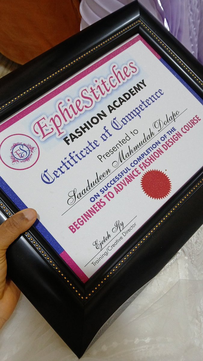 QueenMahmudah's tweet image. Alhamdulilai Robil halamin
This is a dream come through for me ✂️ been a lover of fashion designing since 2017 and now Allah has done it and I can't be thankful enough .
A certified Fashion designer
I made my dress 💯
BIO updated ✔️