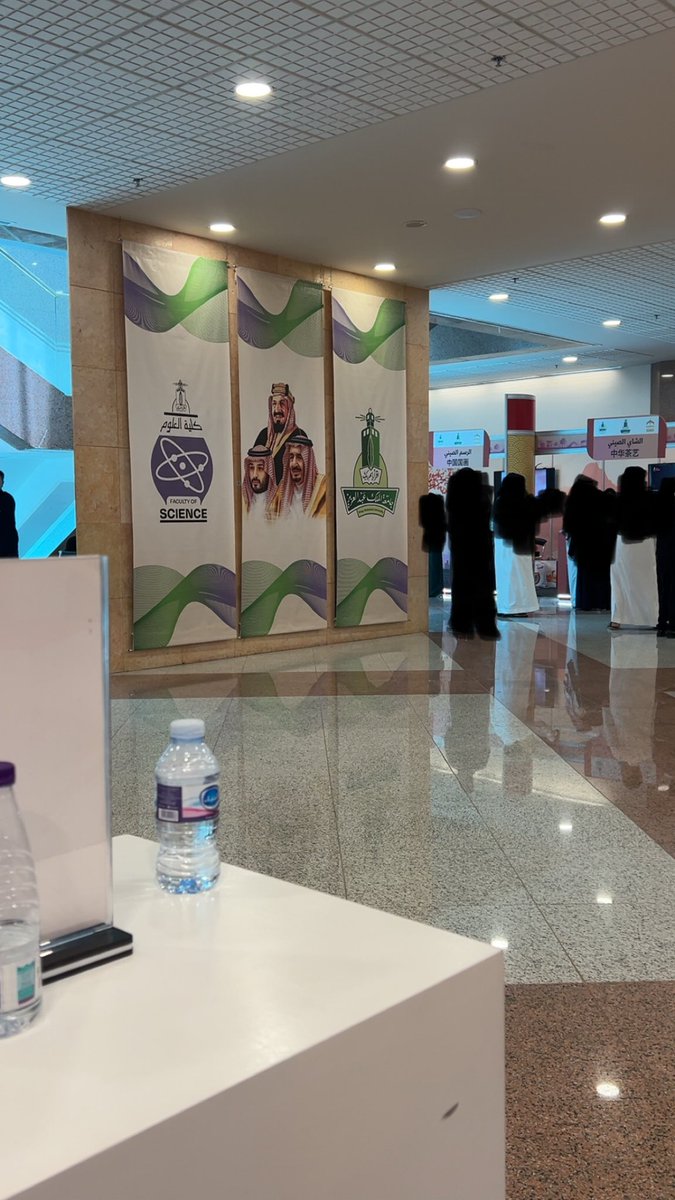 aimi_kau's tweet photo. تشرف بحضوري وتنظيمي بجانب زملاء التخصص لمسابقة جسر اللغة الصينية في جامعة الملك عبدالعزيز 🤍
#اللغة_الصينية #مسابقة_جسر_اللغة_الصينية #جامعة_الملك_عبدالعزيز https://t.co/xV0AbDktaP