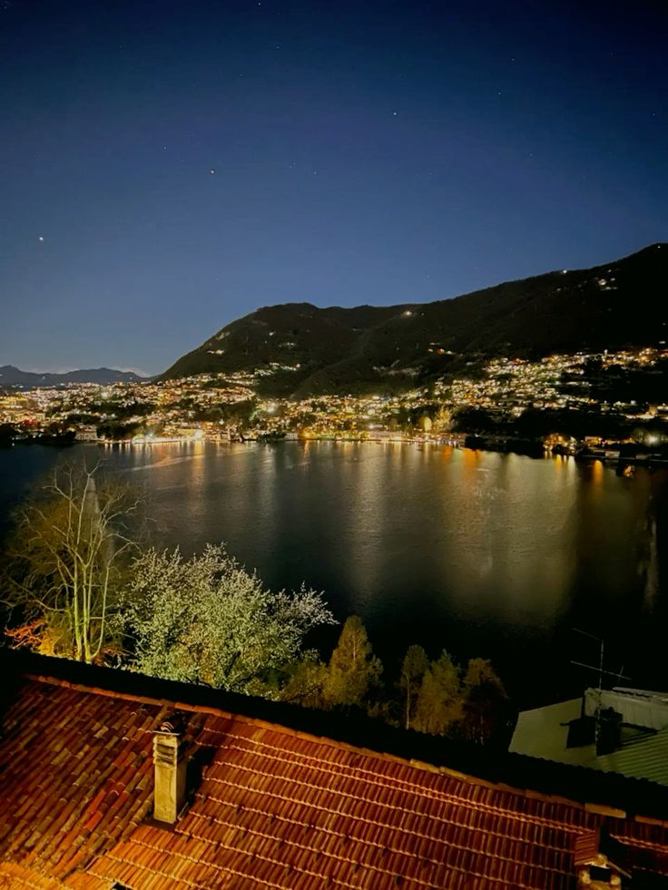 bellalilli161's tweet photo. Good night and sweet dreams!

Lake Como #Italy https://t.co/jpiW0L7rvq