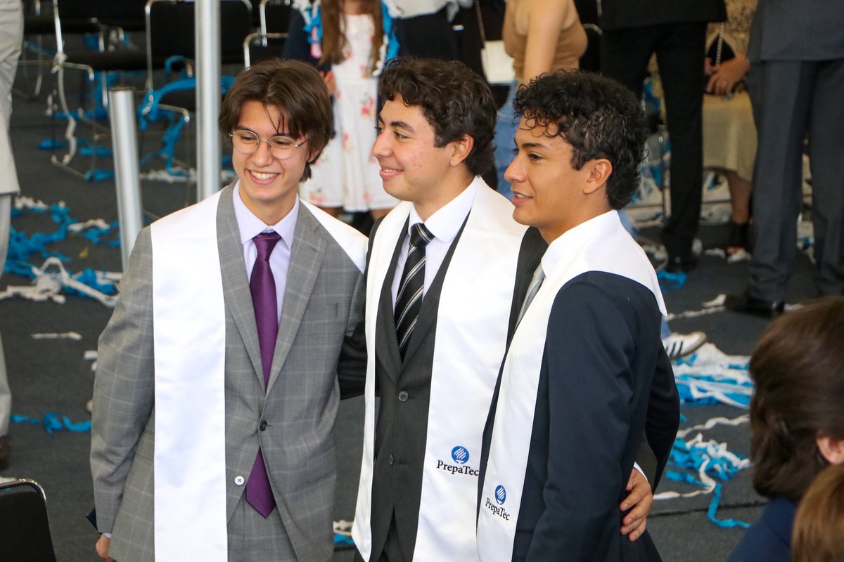 prepatecsta's tweet image. Este día no solo celebramos un logro académico, también celebramos a las personas que lo hicieron especial: las risas, las lágrimas, los abrazos sinceros y el apoyo incondicional de quienes formaron parte del camino. ✨🙏

Ustedes son la razón de este gran momento. 🎓💙