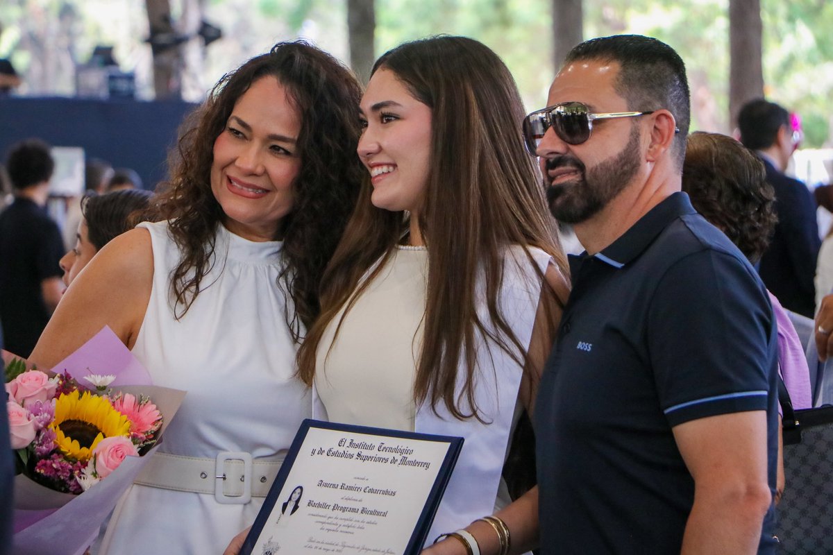 prepatecsta's tweet image. Este día no solo celebramos un logro académico, también celebramos a las personas que lo hicieron especial: las risas, las lágrimas, los abrazos sinceros y el apoyo incondicional de quienes formaron parte del camino. ✨🙏

Ustedes son la razón de este gran momento. 🎓💙