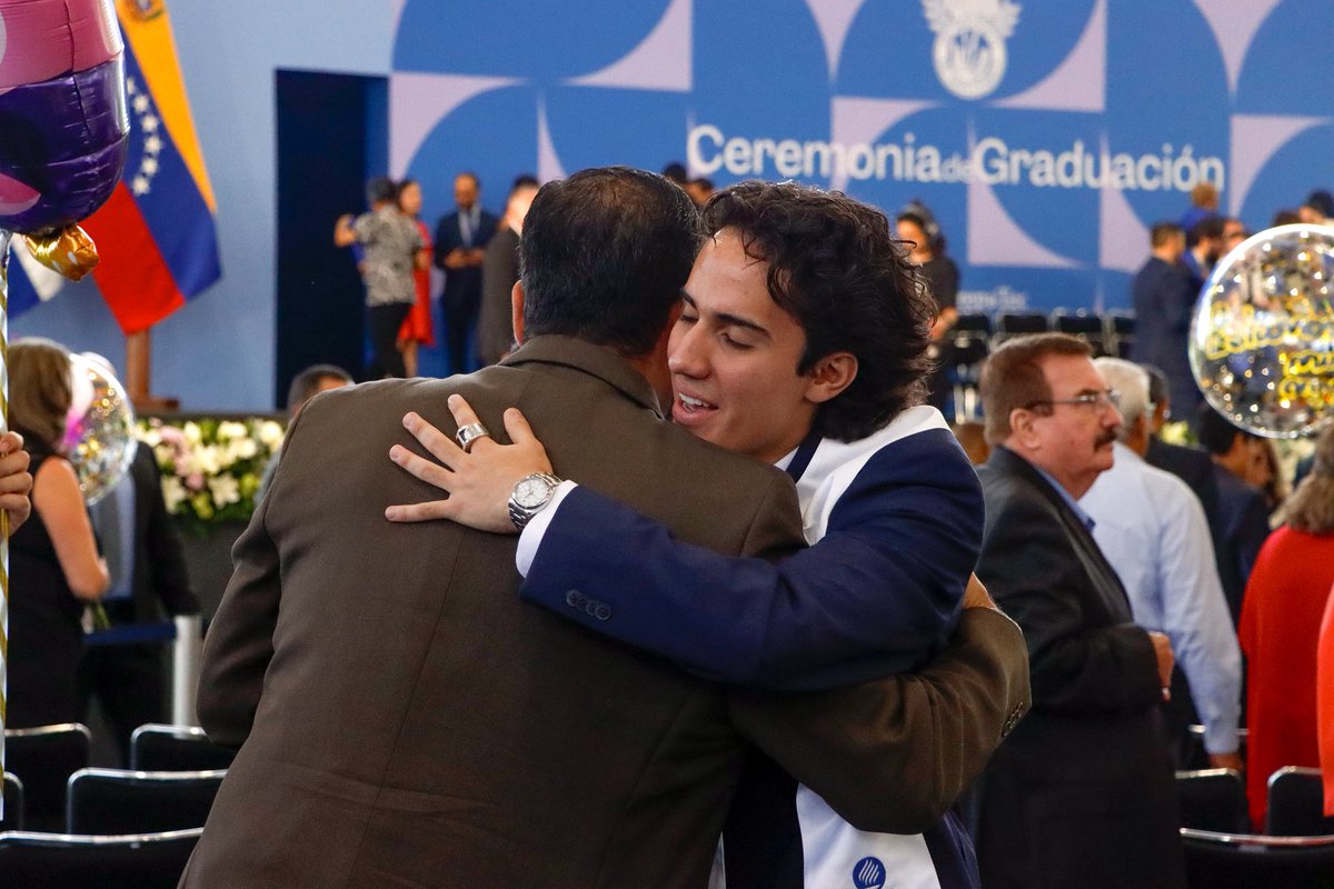 prepatecsta's tweet image. Este día no solo celebramos un logro académico, también celebramos a las personas que lo hicieron especial: las risas, las lágrimas, los abrazos sinceros y el apoyo incondicional de quienes formaron parte del camino. ✨🙏

Ustedes son la razón de este gran momento. 🎓💙