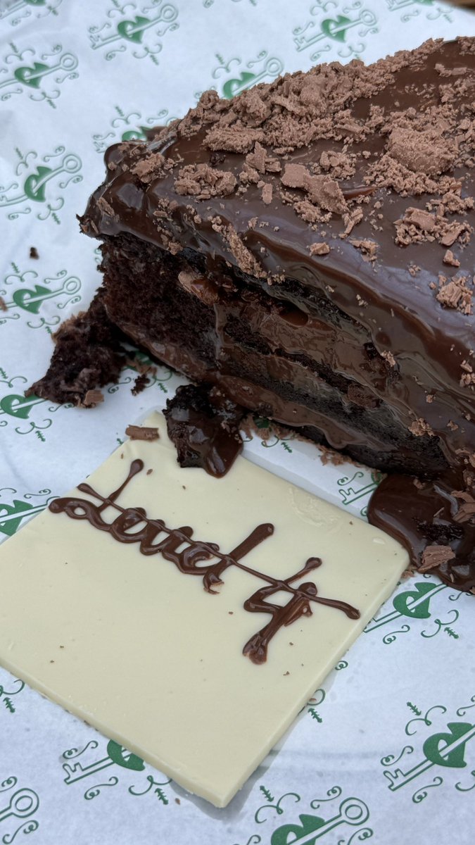 مدى الهزاني tweet media