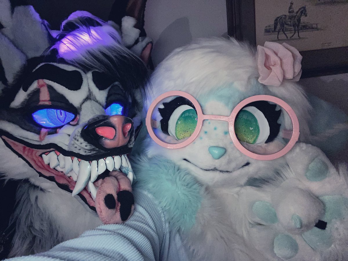 Two types of furries 
<a href="/DevTheDemonWuf/">Dex Disaronno Dawg @Arf summer meet</a>