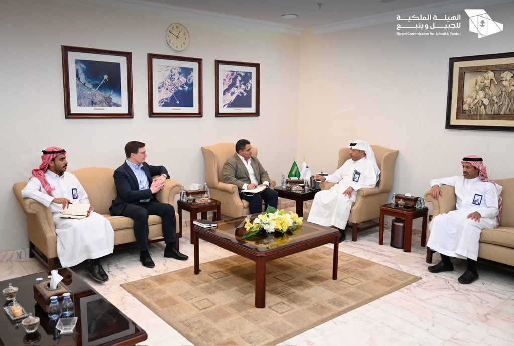 الهيئة الملكية بالجبيل (@rcjy_jubail) on Twitter photo التقى الرئيس التنفيذي
م. محمود الذيب <a href="/_maltheeb/">محمود بن صالح الذيب Mahmoud Al-Theeb</a>
برئيس قطاع البنية التحتية لمجموعة (بكتل) في السعودية <a href="/Bechtel/">Bechtel Corporation</a>
م. هاني رزق الله
حيث جرى خلال اللقاء مناقشة أبرز المواضيع ذات الاهتمام المشترك.
#صناعة_وحياة التقى الرئيس التنفيذي
م. محمود الذيب <a href="/_maltheeb/">محمود بن صالح الذيب Mahmoud Al-Theeb</a>
برئيس قطاع البنية التحتية لمجموعة (بكتل) في السعودية <a href="/Bechtel/">Bechtel Corporation</a>
م. هاني رزق الله
حيث جرى خلال اللقاء مناقشة أبرز المواضيع ذات الاهتمام المشترك.
#صناعة_وحياة