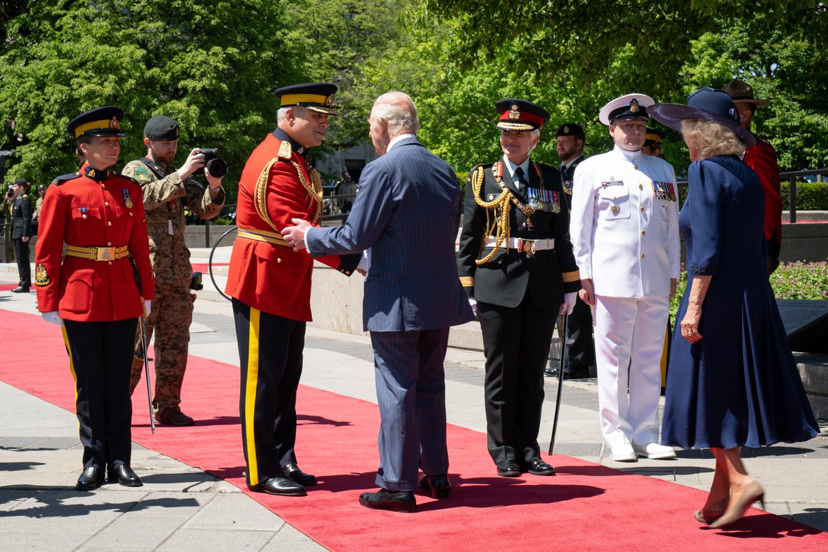 CommrRCMPGRC's tweet image. Hier, j'ai eu le privilège de faire partie de l'escorte royale de la #GRC pour Leurs Majestés. Merci à nos cavaliers, à nos employés en coulisses et à nos partenaires de s'être rassemblés pour mettre en valeur nos traditions, notre professionnalisme et notre fierté. #VisiteRoyale