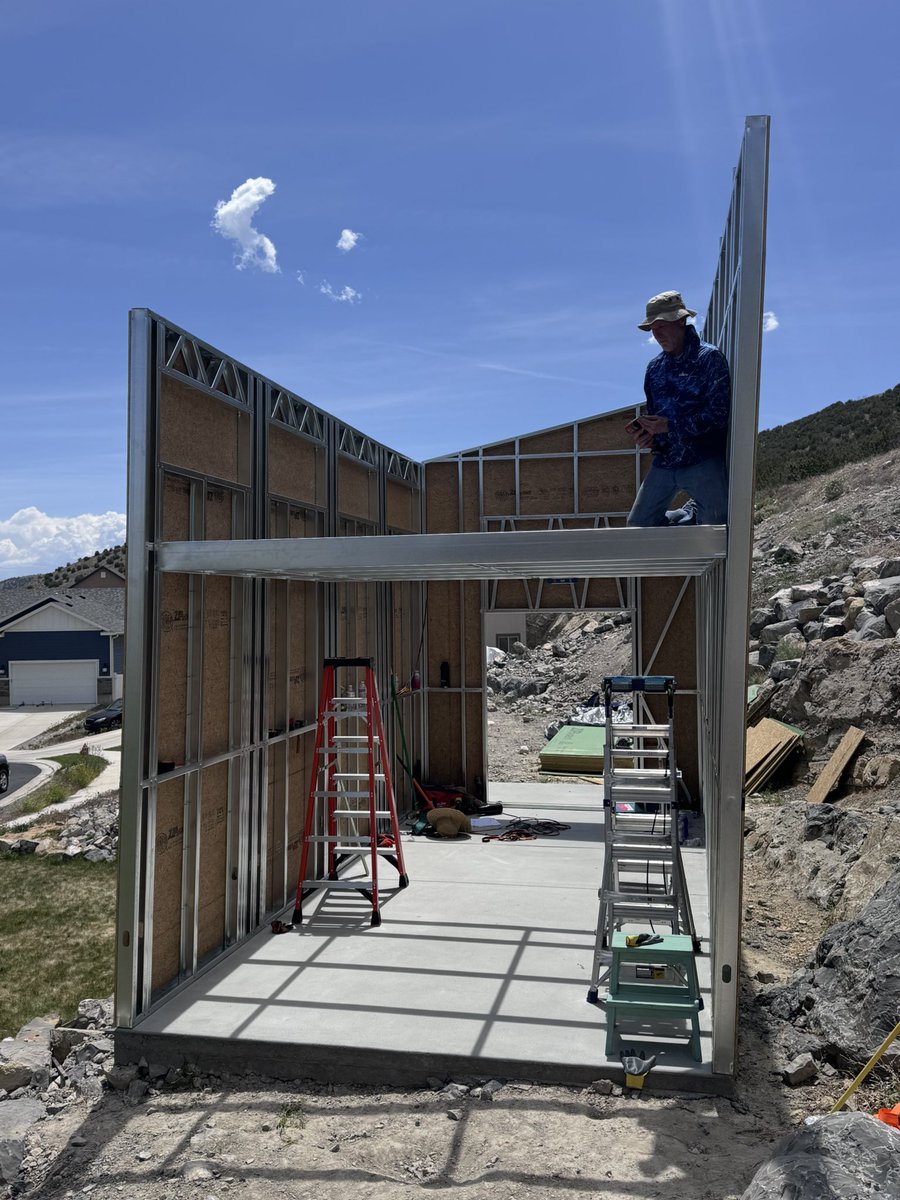 TheCultishShow's tweet image. Building a brand new super secret headquarters somewhere up in Utah 👀