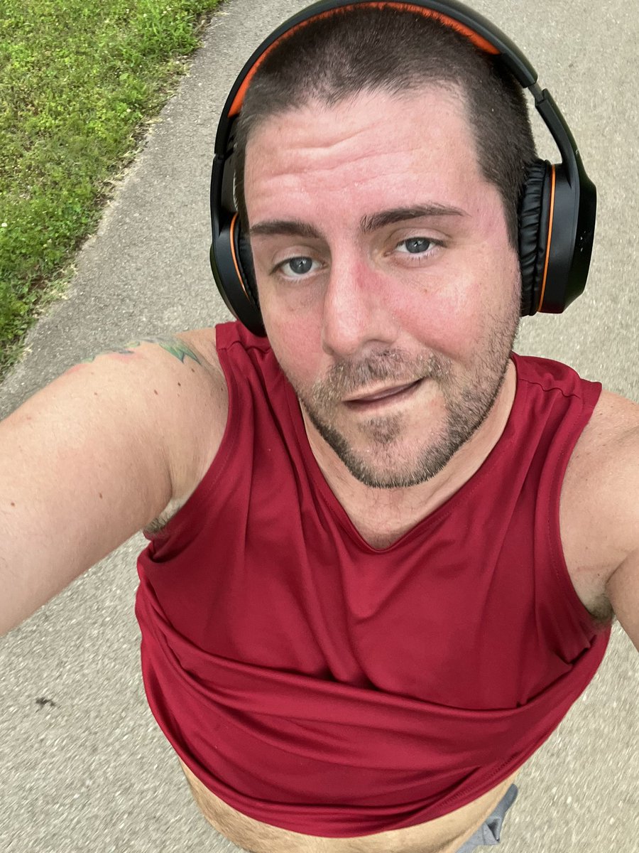 Pumpkin Spice Otter. (@benjiboybb2) on Twitter photo 