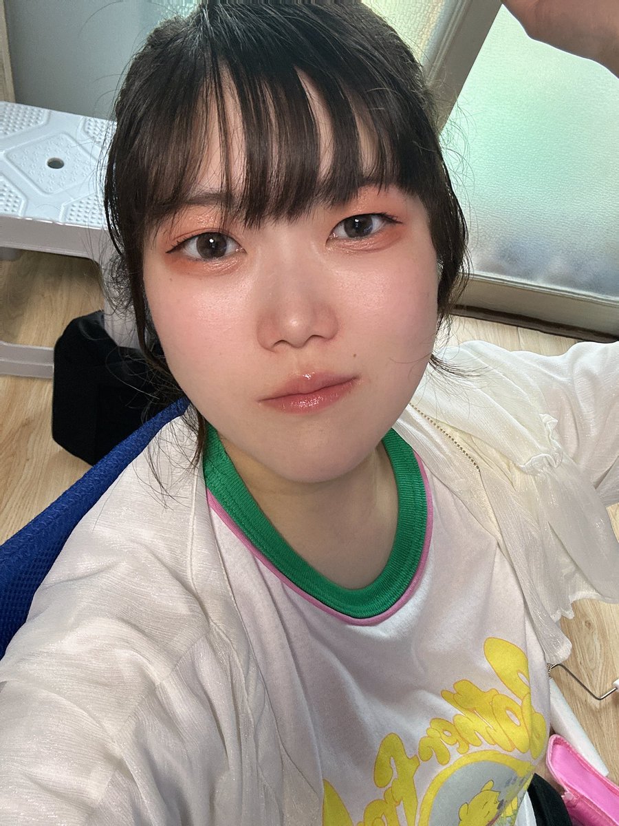 にこ…
鼻水とまんない