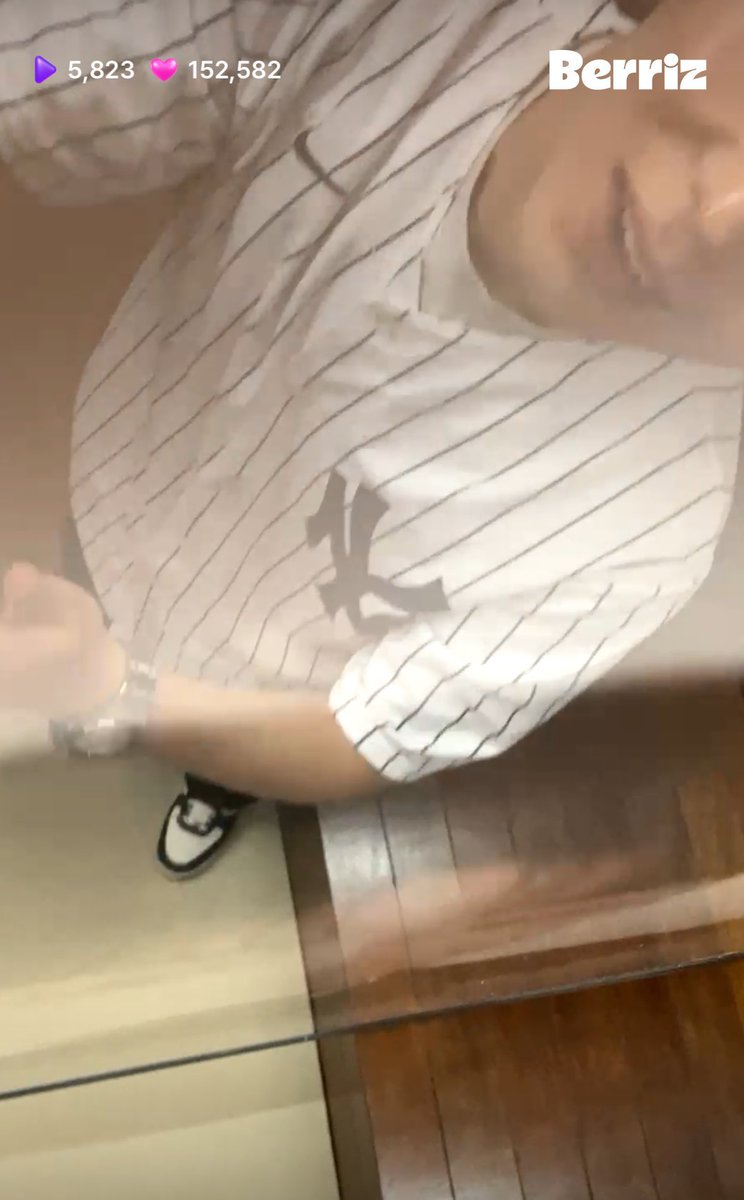 이거 위에 베리즈 로고랑 시청자수 지워줄 누나 구함