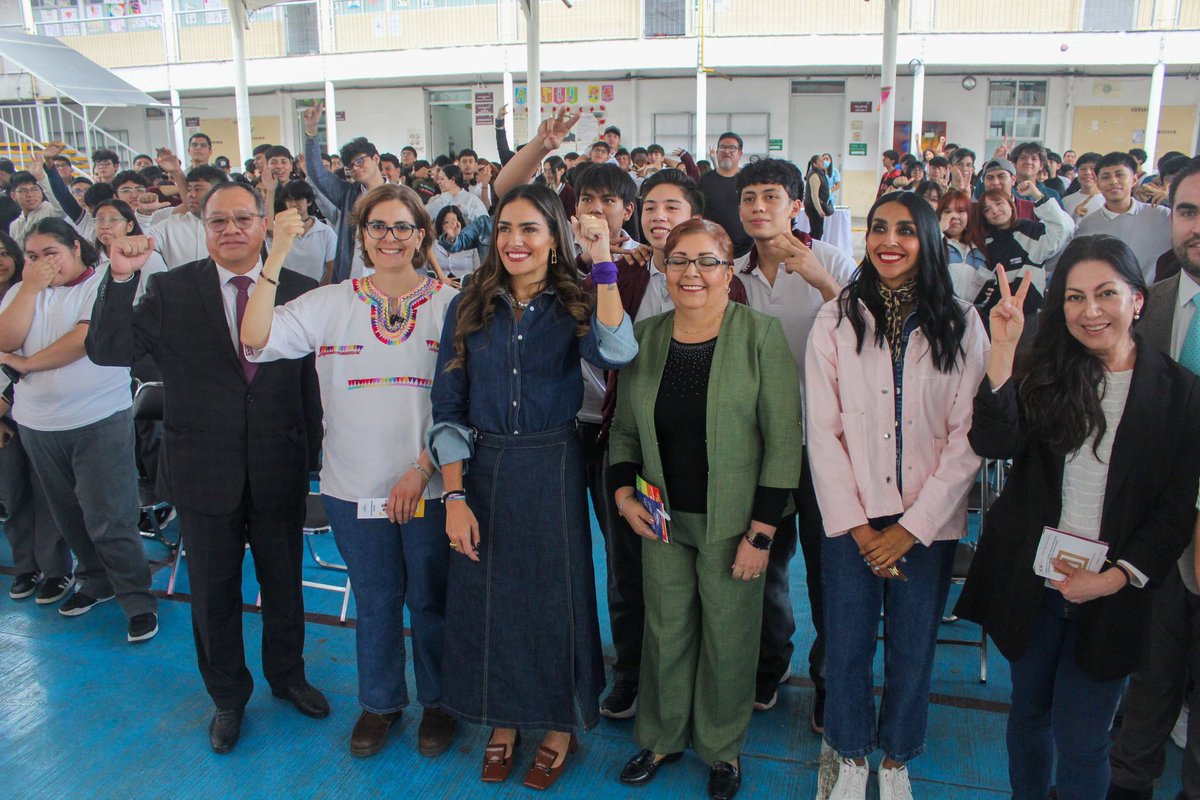 AlessandraRdlv's tweet photo. Nace #JuventudesConPoder: una jornada que no solo informa, empodera.

Porque ser joven no debería ser sinónimo de miedo, abandono o silencio.
Aquí hay servicios de salud sexual, apoyo psicológico, defensa ante violencias, orientación, y algo más fuerte que todo eso:
acompañamiento total.