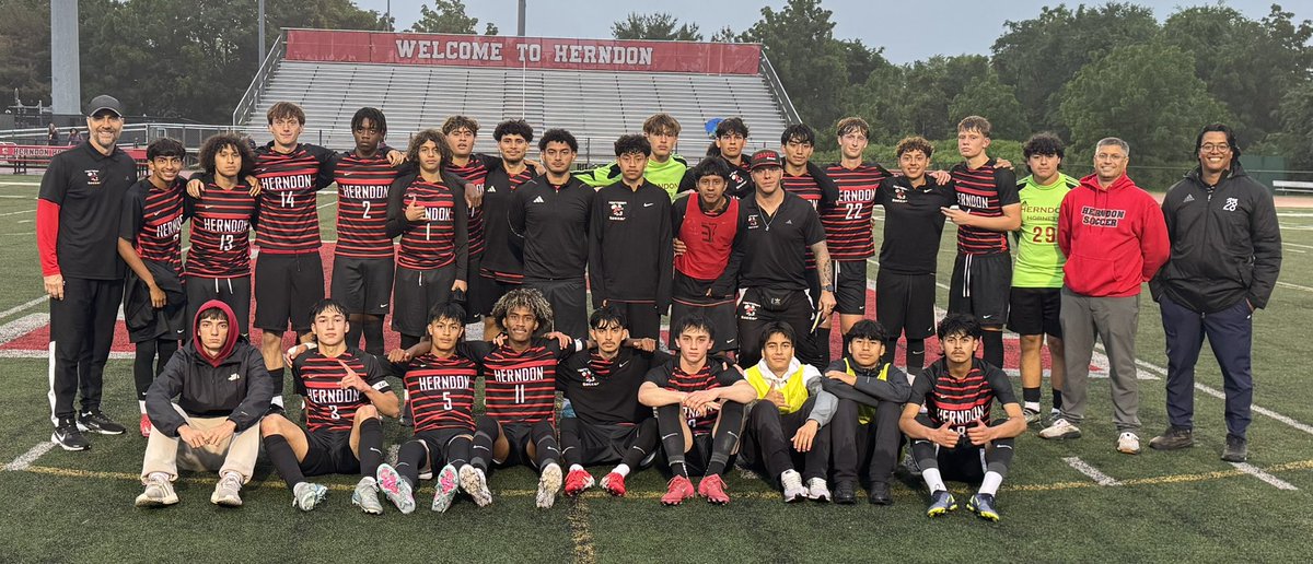 Boys ⚽️ beats Oakton in the 1st round of Regionals! They play Friday @ Westfield on Friday at 6:30! 🙌🏻🙌🏻🙌🏻