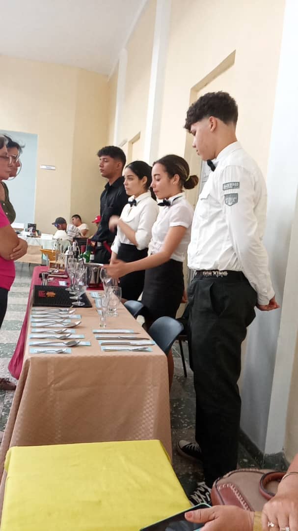 Se desarrolla en #CabaiguánEduca "Fiesta del saber". Magnífica actividad de formación vocacional y orientación profesional #SanctiSpíritusEnMarcha