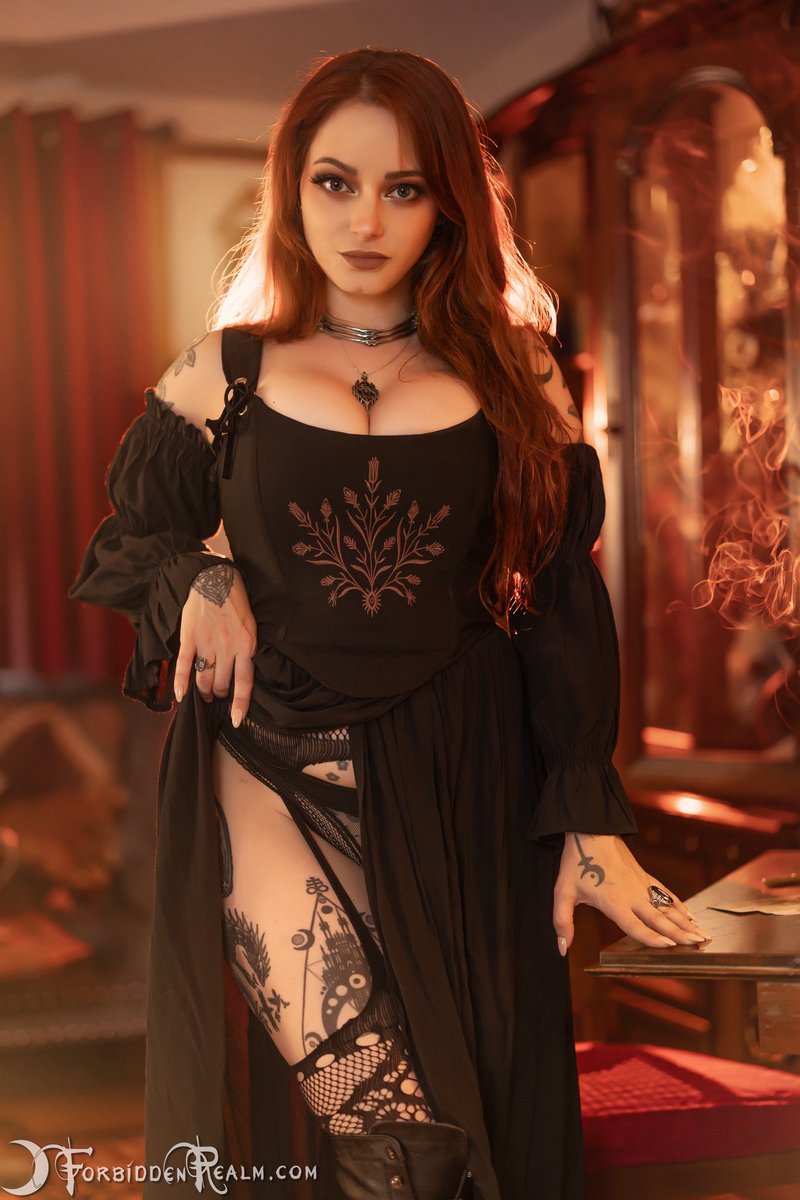 Are you ready for Golden Hour?🧡
Full spicy set coming soon to ForbiddenRealm!