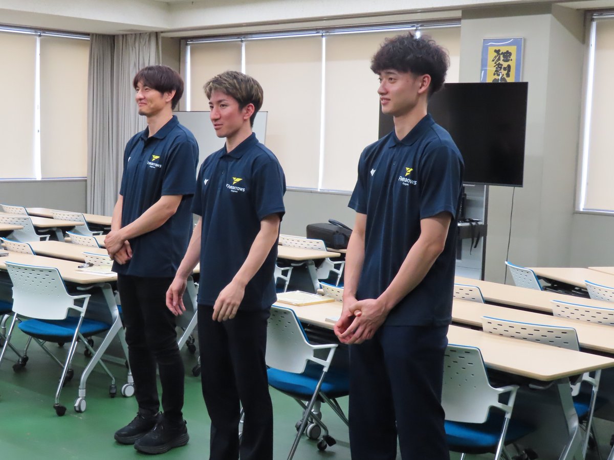ShikokuKasei's tweet photo. 先日、 #香川ファイブアローズ の #岡田優介 選手、#請田祐哉 選手、#小林巧 選手がシーズン終了のご挨拶に当社R&Dセンターへお越しくださいました☺️
選手の皆様からは今季を振り返っての感想や今後の意気込みなど、熱いお言葉をいただきました！