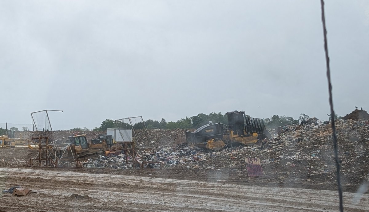 MrsGeorge_Rm5's tweet photo. We've been learning about reducing, reusing and recycling so our last field trip of the year took us to the Greater Lebanon Refuse Authority. The students loved seeing all the garbage trucks and rolloff dumpster trucks coming in to unload. There were 5 at once at one point. https://t.co/Qe8ommlJhi