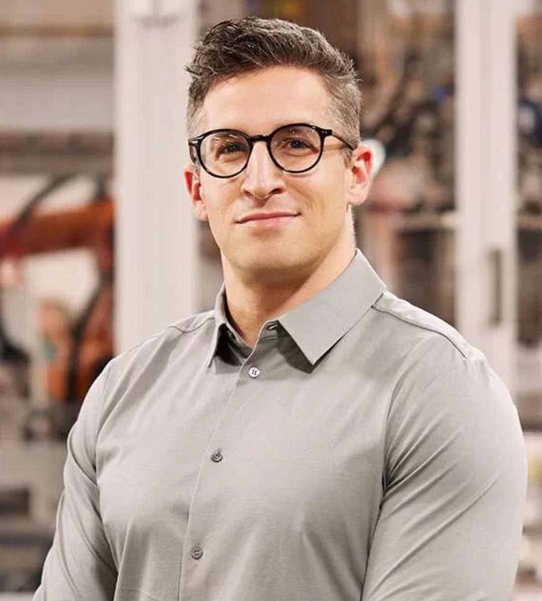 This is like the 10th viral post of this I've seen and it's not the same person. Y'all are harassing the Head of Corporate Development at a Motor company cuz he resembles a porn star from a decade ago. He had to private all his accounts. Touch grass.