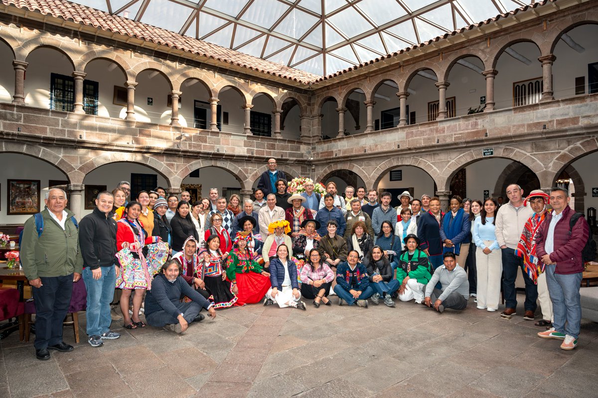 #Hilo
Más de 60 personas —entre agricultoras, agricultores, lideresas y líderes indígenas, e investigadoras e investigadores— de 17 países se reúnen en #Cusco en un Taller Internacional de Intercambio de Conocimientos de tres días.
@PlantTreaty <a href="/FAOPERU/">FAO Perú</a>