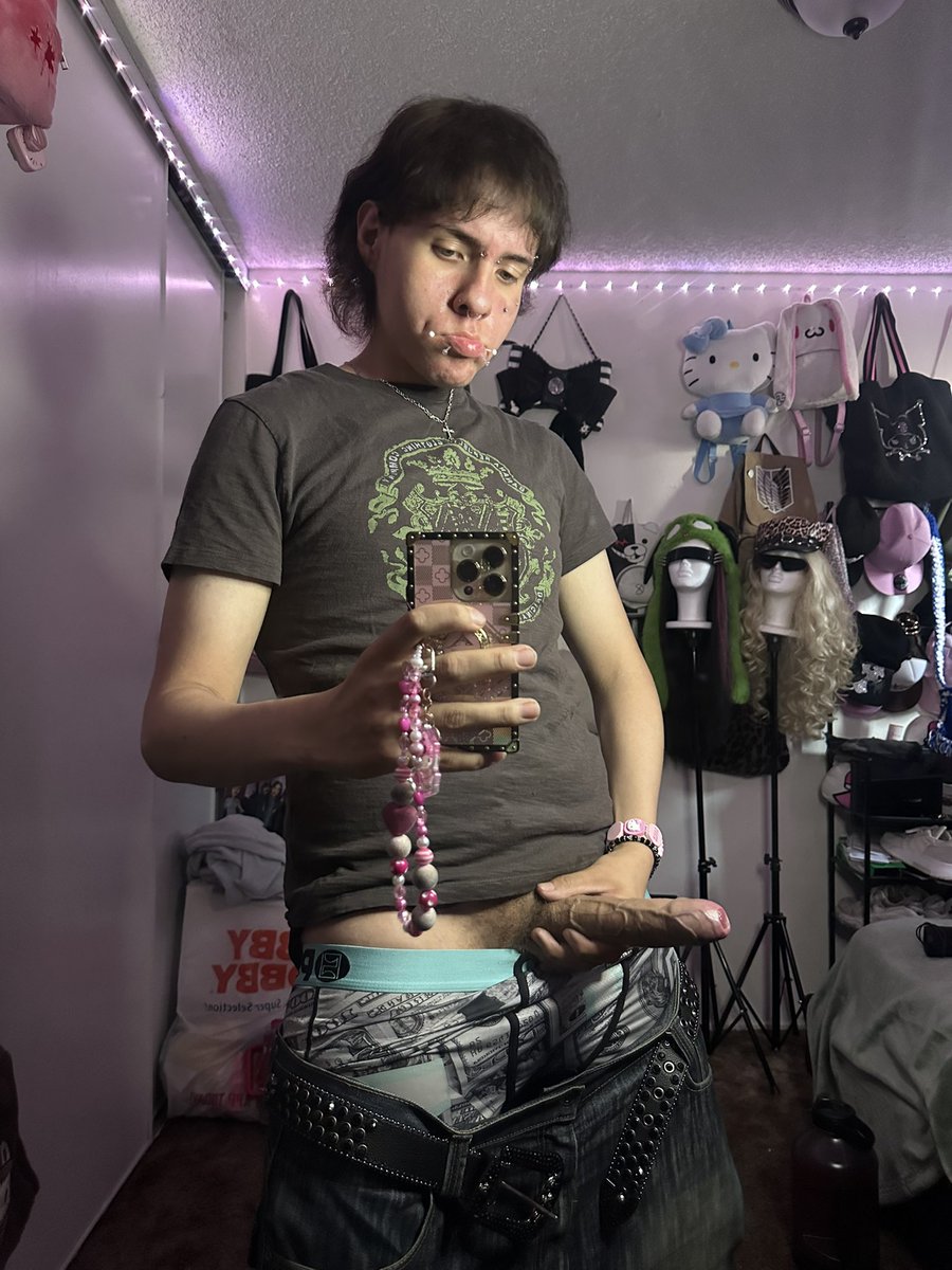 ArjunaSanchez's tweet photo. It been a min but look how heavy it looks 🙈 #fyp #search #gay #bi #RT #NSFW #explore https://t.co/1Byczwfii0