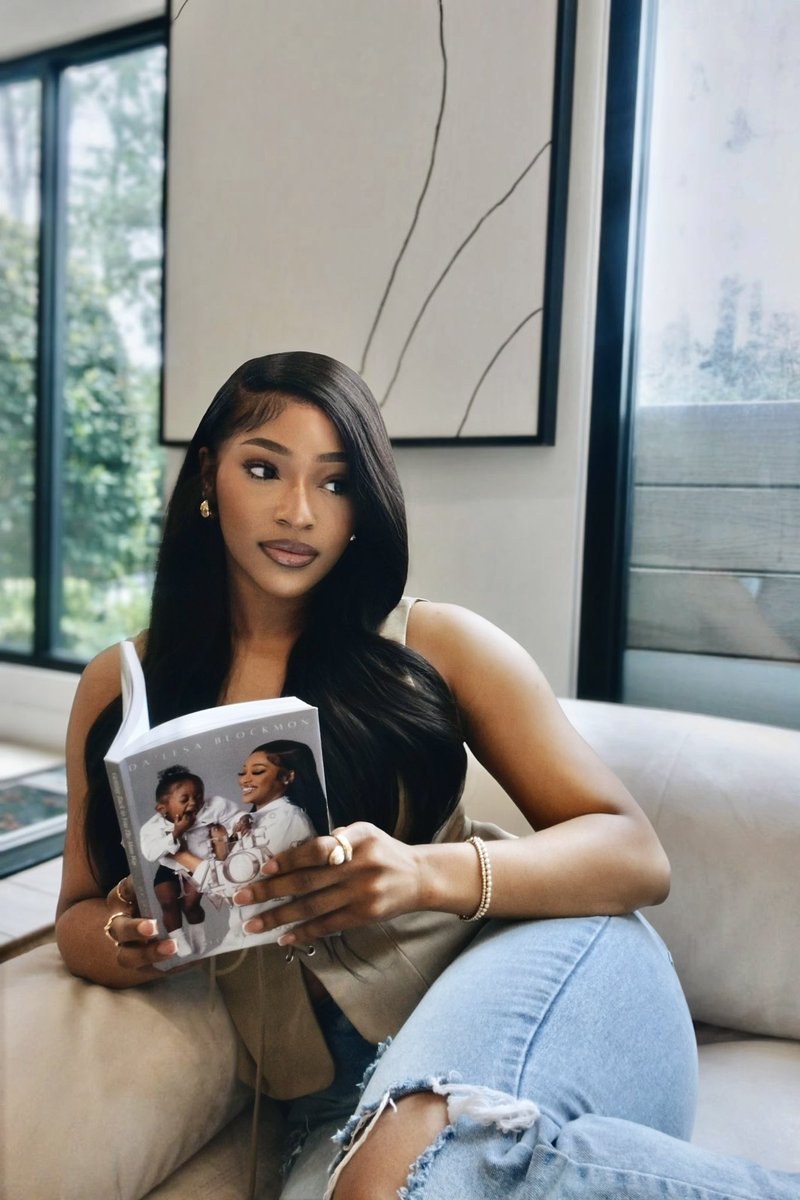 makeupbydalesa's tweet photo. Adds Author to my resume' .. 💐🤍 https://t.co/jJDz1uLN8a