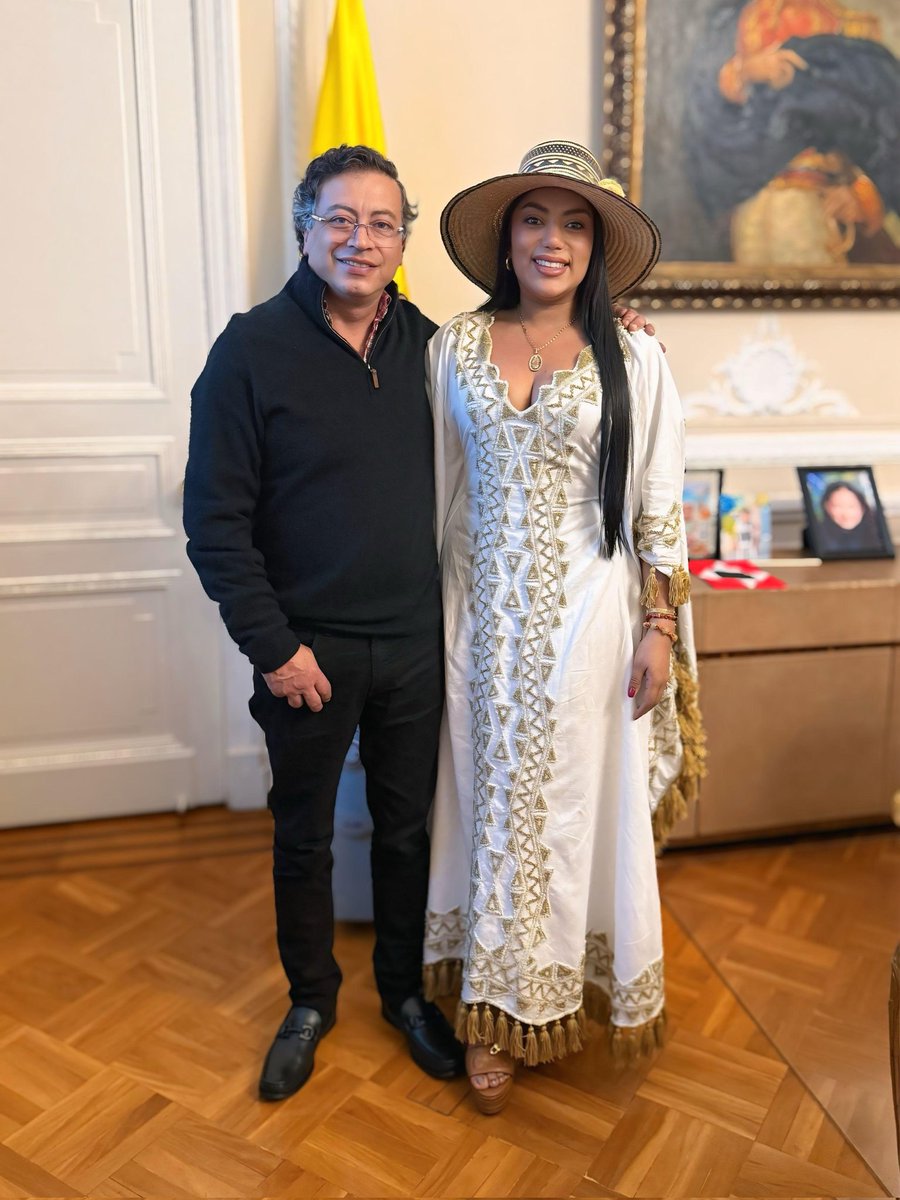 Una bonita charla la de hoy con el Presidente <a href="/petrogustavo/">Gustavo Petro</a>, siempre su tranquilidad y sabiduría reconforta. El proyecto del cambio no se detiene; entre más ataques injuriosos, vamos con más fuerza.