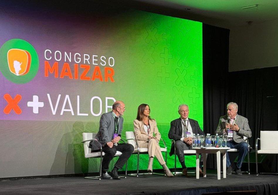 CONINAGRO's tweet image. #Maizar2025 🌽

👥 Durante la jornada de hoy, el Presidente @lucasmagnano junto al Consejero de la entidad, @gustavogaich, participaron de una nueva edición del Congreso de @maizararg “Por más Valor”. Allí, se destacó el rol clave de la cadena del #maíz y del #sorgo en el…