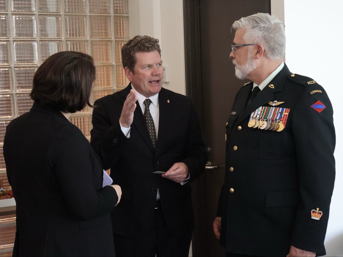 It was a very special privilege to host a distinguished panel at City Hall tonight to help commemorate the 25th Anniversary of the Tomb of the Unknown Soldier 🇨🇦 Hon. David Pratt, <a href="/DrALevesque/">André Levesque</a> &amp; <a href="/cpjhenry/">Paul Henry</a> gave perspectives on their involvement &amp; history <a href="/RoyalCdnLegion/">The Royal Canadian Legion</a>