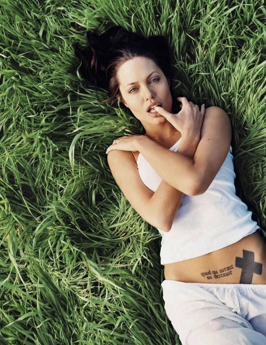 Angelina Jolie tweet media