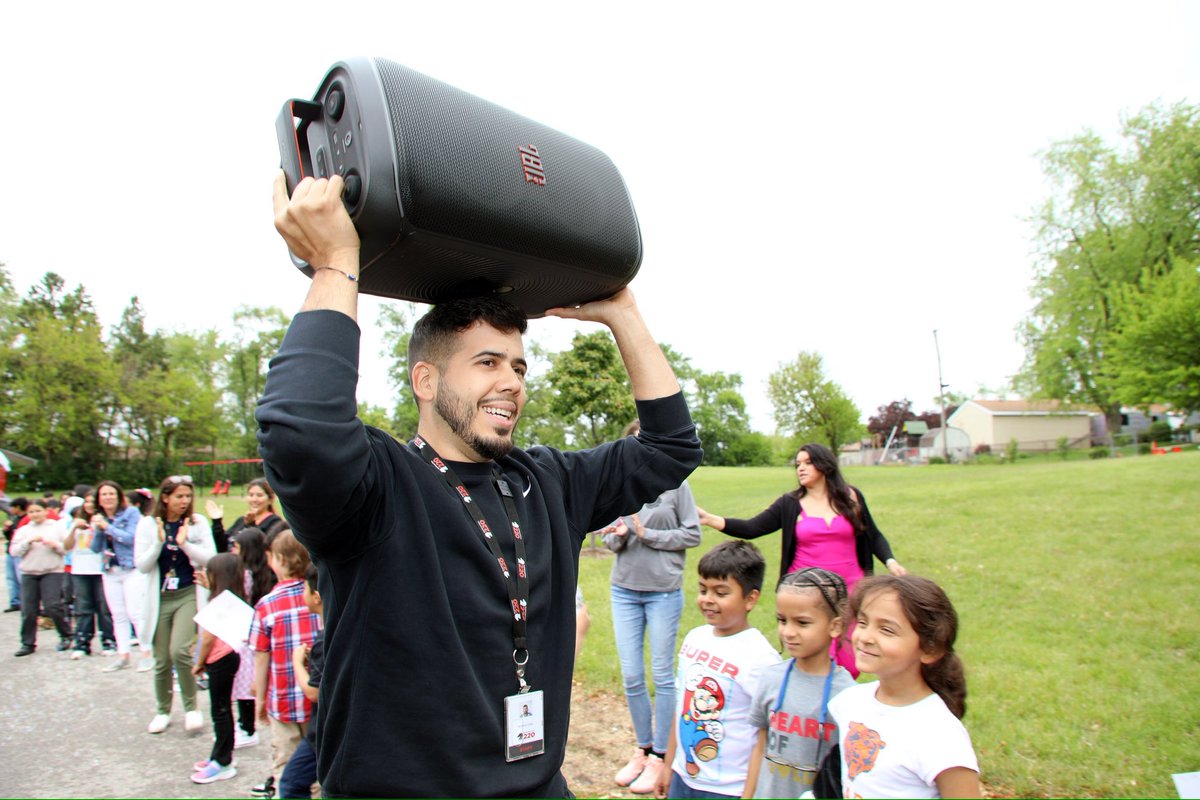 This week, our graduating seniors walked the halls of their home elementary schools one last time, as students and staff cheered them on! 🎊

Next up, graduation! 🎓 #ThePlaceToB