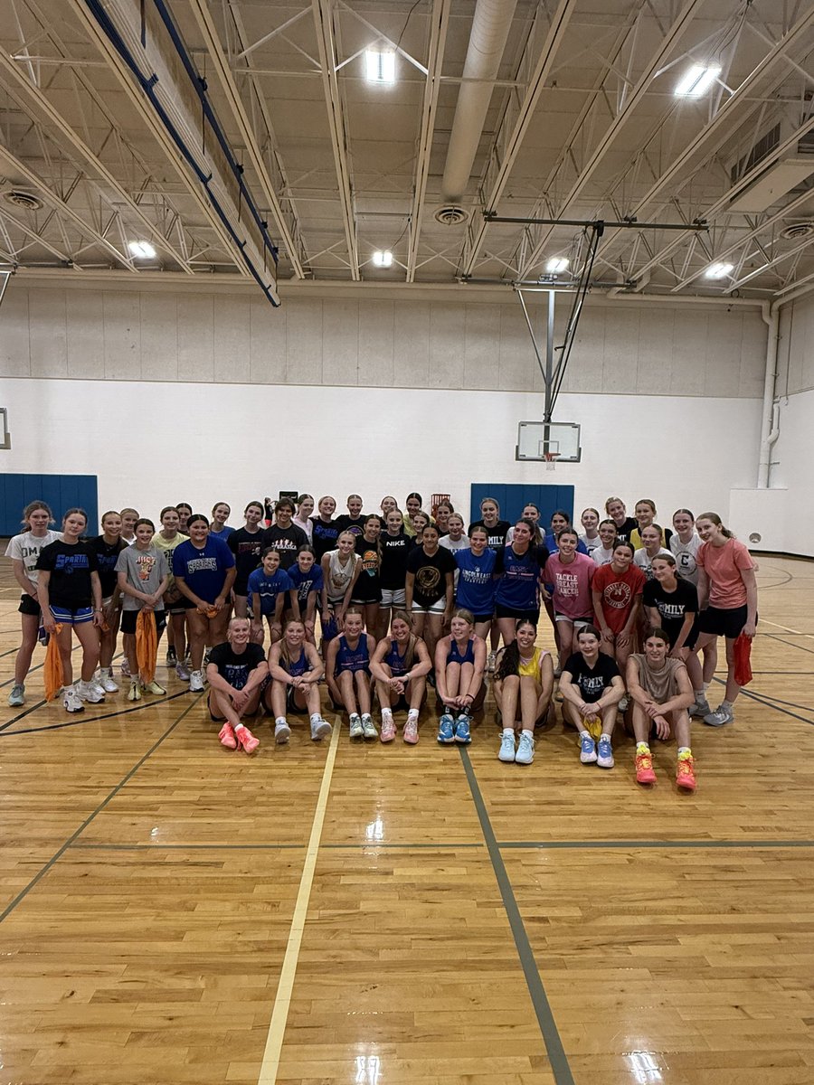What an excellent first day of clinic with 49 girls in attendance! Lots of new faces and great energy from everyone throughout the morning! Looking forward to getting back after it the next couple of days! #FFCT #RollSparts