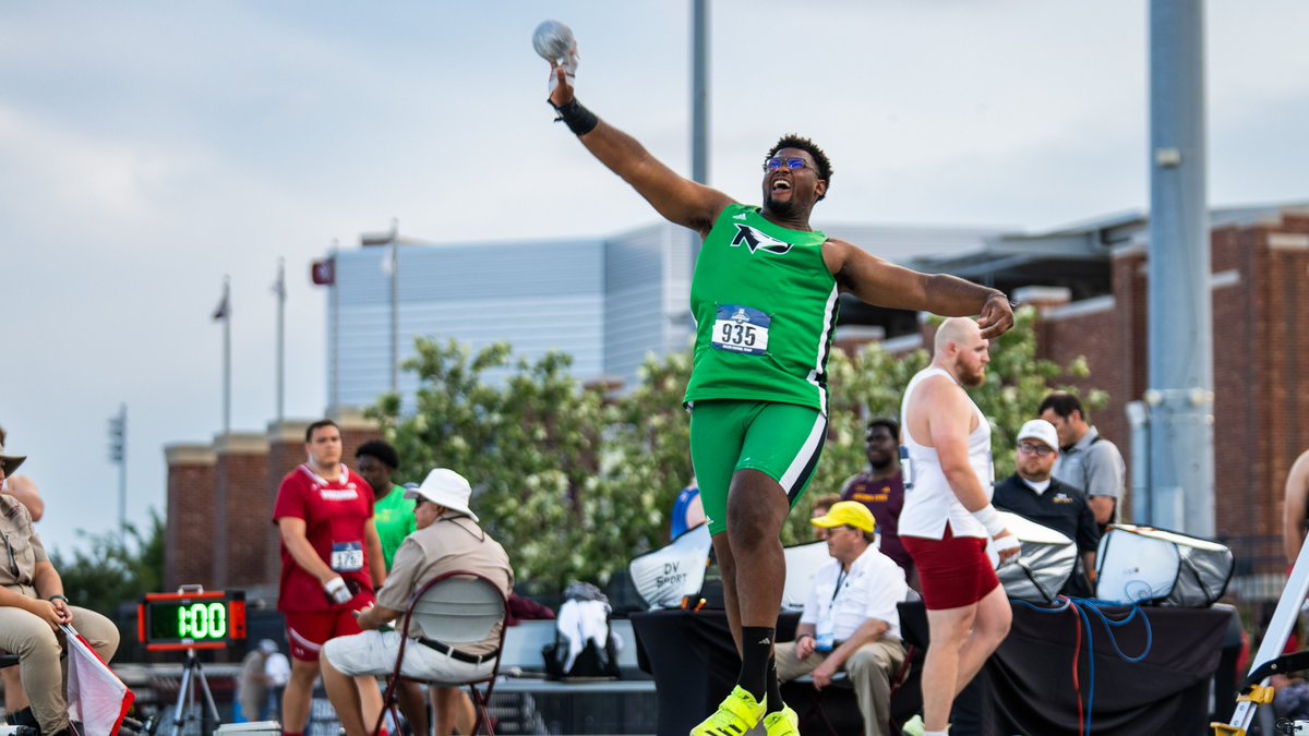 Ethan Thomas just recorded the best shot put throw by a Fighting Hawk at the NCAA West Preliminary Round in program history and finished 35th with a toss of 57-11 1/4 (17.66m)!

#UNDproud | #LGH