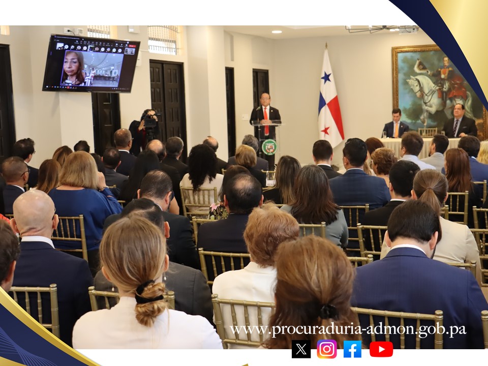 La procuradora de la Administración Grettel Villalaz de Allen, acompañada del secretario general José Alberto Álvarez, participó este martes 27 de mayo de 2025 del lanzamiento oficial de la apostilla electrónica,  acto realizado en la Cancillería de la República.