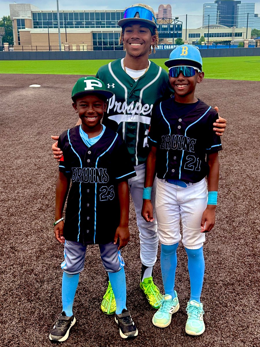 Riley Bracey (@smileyrileyb21) on Twitter photo Me and lil bro with <a href="/Parker_Moore2/">Parker Moore</a>! Me and lil bro with <a href="/Parker_Moore2/">Parker Moore</a>!