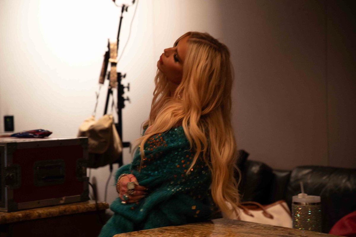 JessicaSimpson's tweet image. At some point in our lives we all reach a point where we fully understand who we are, what we want and what we deserve. We reach a point where self love outweighs any other love. I encourage everyone to try and choose yourself, even when others don’t. Awaken your soul and embrace…