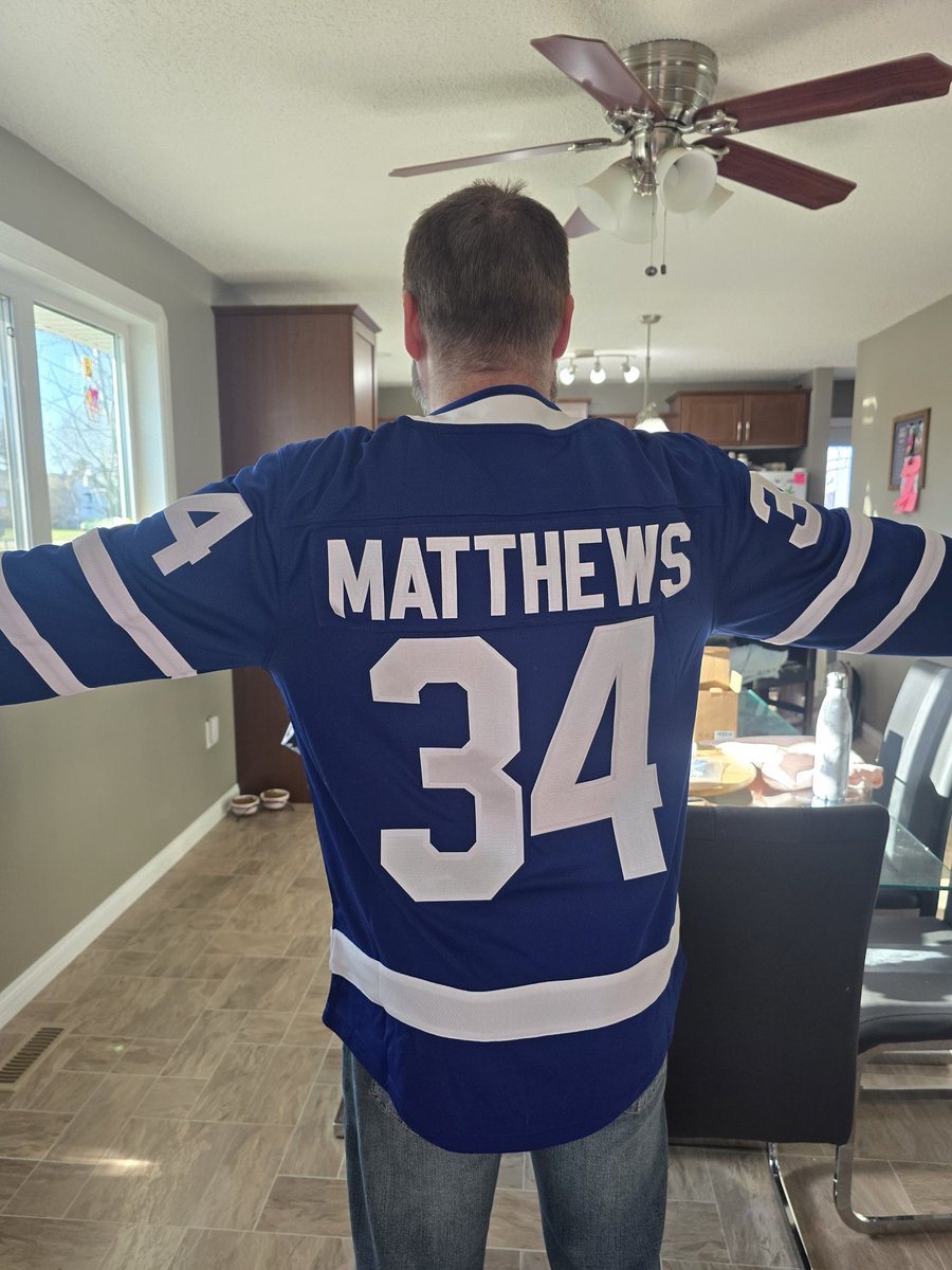 ginabergman's tweet photo. @HKYJersey I would love another shot at a signed one! https://t.co/PDDW3W7VPV