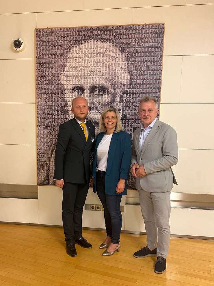 Dz_Kuchynski's tweet image. Un placer reunirme en @Congreso_Es con @Begonasarre @cayetanaAT @Milamarcos @cfcfloriano de @PSOE y @ppopular. Apoyo bipartidista a la #Belarus democrática.
Agenda:
1⃣ Grupo de amistad con ⚪️🔴⚪️
2⃣ Apoyo a los presos políticos
3⃣ Deslegitimar a 🇧🇾 Lukashenka
¡Gracias, amigos!