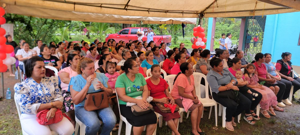 En homenaje y reconocimiento a las Madres Nicaragüenses 📷, el Buen Gobierno Sandinista, con el acompañamiento de las autoridades municipales 📷, realizó la entrega de créditos a 77 mujeres protagonistas del Programa Usura Cero 📷📷.