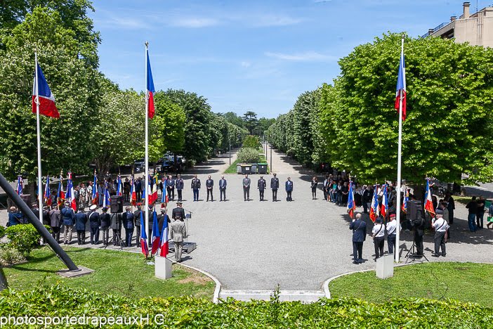 Vincent Gibert (@vgibert) on Twitter photo 🇫🇷 Beaucoup d’émotion hier, en écoutant la Marseillaise chantée par les collégiens de <a href="/HauteGaronne/">Haute-Garonne</a> lors de la Journée nationale de la Résistance. Un hommage à celles et ceux dont le courage a forgé l’espoir. Leur mémoire est un appel à l’engagement pour la justice et la liberté. 🇫🇷 Beaucoup d’émotion hier, en écoutant la Marseillaise chantée par les collégiens de <a href="/HauteGaronne/">Haute-Garonne</a> lors de la Journée nationale de la Résistance. Un hommage à celles et ceux dont le courage a forgé l’espoir. Leur mémoire est un appel à l’engagement pour la justice et la liberté.