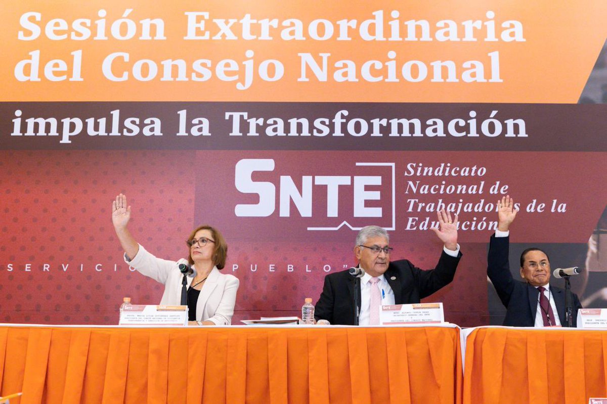 SnteNacional's tweet photo. Durante la LIX Sesión Extraordinaria del Consejo Nacional del #SNTE, que encabezó su Srio. Gral. Mtro. Alfonso Cepeda, se analizó la respuesta del #PND2025. El Pleno aceptó, por unanimidad, el incremento salarial del 10% otorgado por el Gobierno Federal.
https://t.co/Qbwh0kNsBt https://t.co/Xz8B9rzkLN