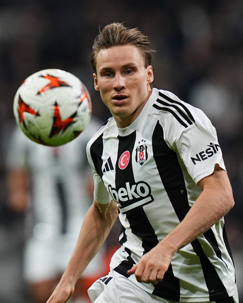 Beşiktaş &amp; Jonas Svensson opsiyon seçeneği bilgisi doğru değil. 

Norveçli oyuncuyla kontrat Şubat 2024’te 2.5 yıllık yapılmış. Svensson’un sözleşmesi 2025-2026 sezonunun sonunda bitiyor. (<a href="/sekmorova/">Serkan Morova</a>)
