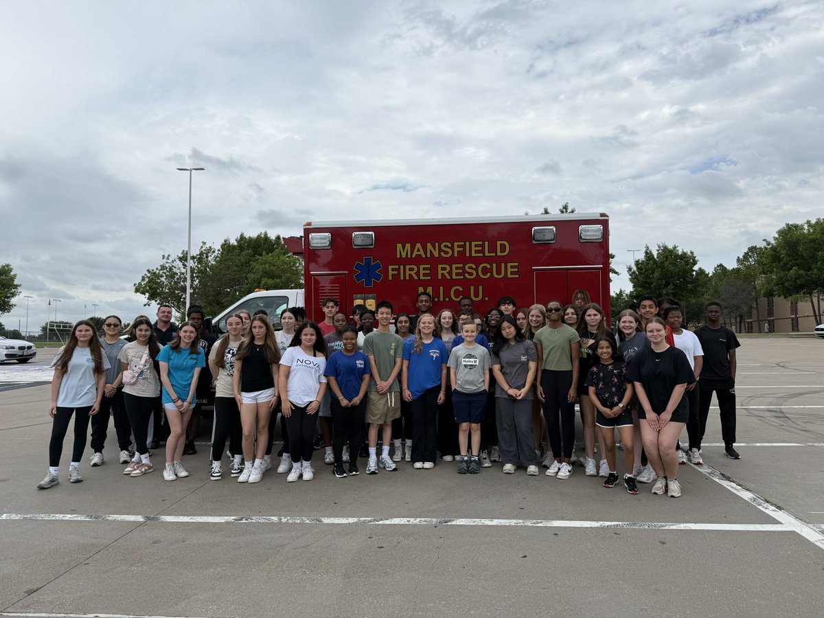 MsKasseyAT's tweet image. 🚑 Huge thank you to Ben McBride from Mansfield Fire for stopping by our Sports Medicine Camp⚕️Our campers loved learning about EMS, spine boarding, & STOP the Bleed. We appreciate your time, knowledge, & passion for safety🤍 #SportsMedicineCamp #MansfieldFire @MISDathletics