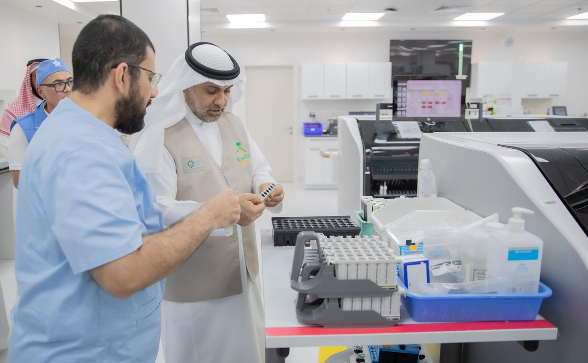 صحة ضيوف الرحمن وسلامتهم؛ أولوية المنظومة الصحية.

تنفيذاً لتوجيهات القيادة الرشيدة؛ سعدت اليوم بزيارة عدد من الجهات الصحية بمكة المكرمة من بينها: مقر هيئة الهلال الأحمر السعودي، ومستشفى قوى الأمن، ومستشفى النور التخصصي، ومدينة الملك عبدالله الطبية، ومستشفى جوار؛ للوقوف على