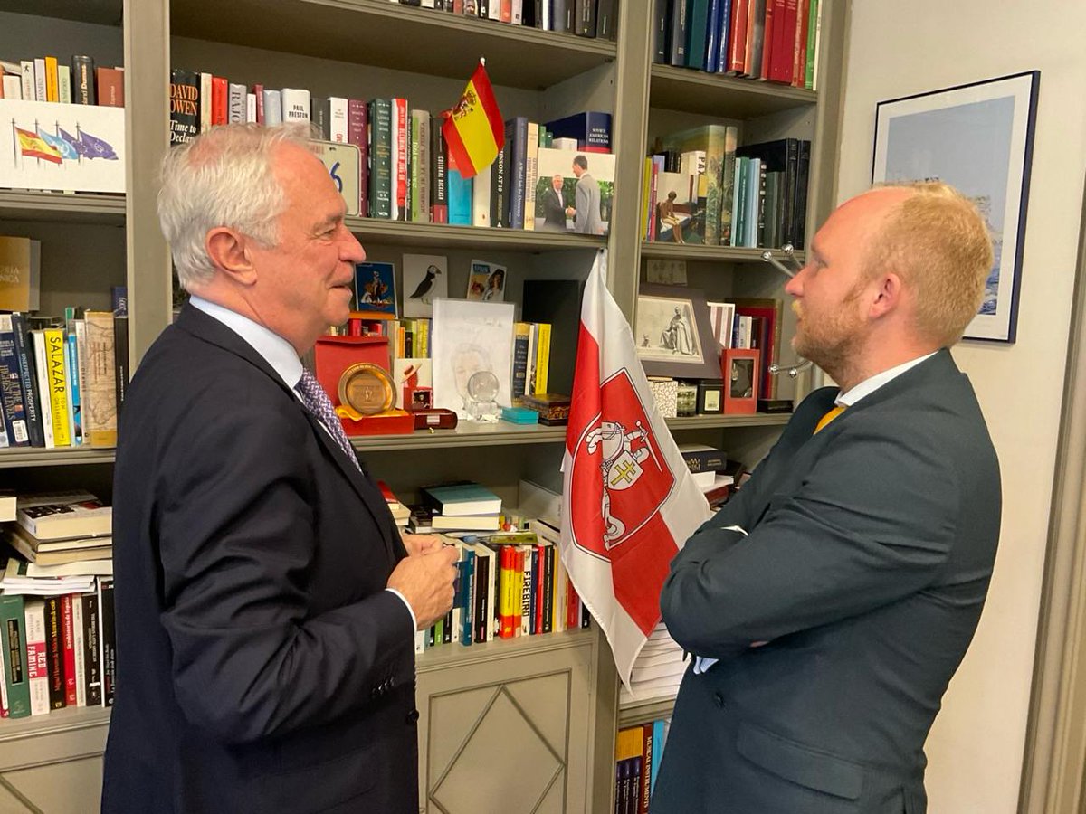 Dz_Kuchynski's tweet image. Insightful talk with my friend @CharlesTPowell, Director of @rielcano, who always keeps ⚪️🔴⚪️ in his cabinet.
Discussed:
1⃣Regional security
2⃣ 🇪🇸 strategic role in supporting democracy in #Belarus & the region
3⃣joint events w/ @Tsihanouskaya office & our partner @iSANS_CEE
