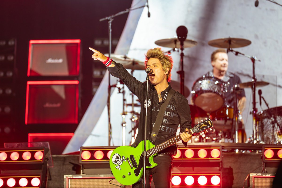 G5pro's tweet image. ¿Te imaginas ver esto en el Jockey? 💚Green Day en 🇵🇾 se vieneeeee‼️
👉Info y Reserva BOXES al WA 595 981 642000
🎫Entradas en @ticketeapy y vía web en bit.ly/GreenDayEnPY
🗓️ 15/Sept.🤘🏻